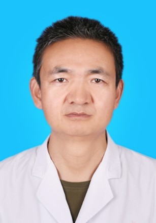 心血管内科副主任医师 ​何大渊